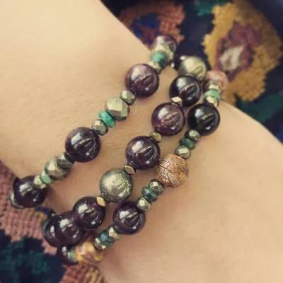 Bracelets pierres naturelles émeraude grenat pyrite collection femme | Sahana Spirit