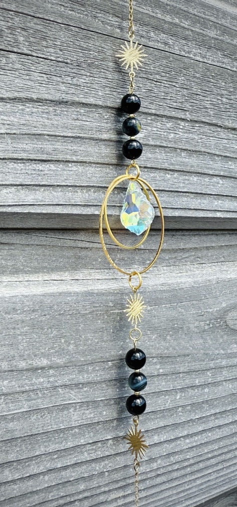 BASTET attrape-soleil détail obsidienne dorée œil de faucon pierres naturelles reflets
