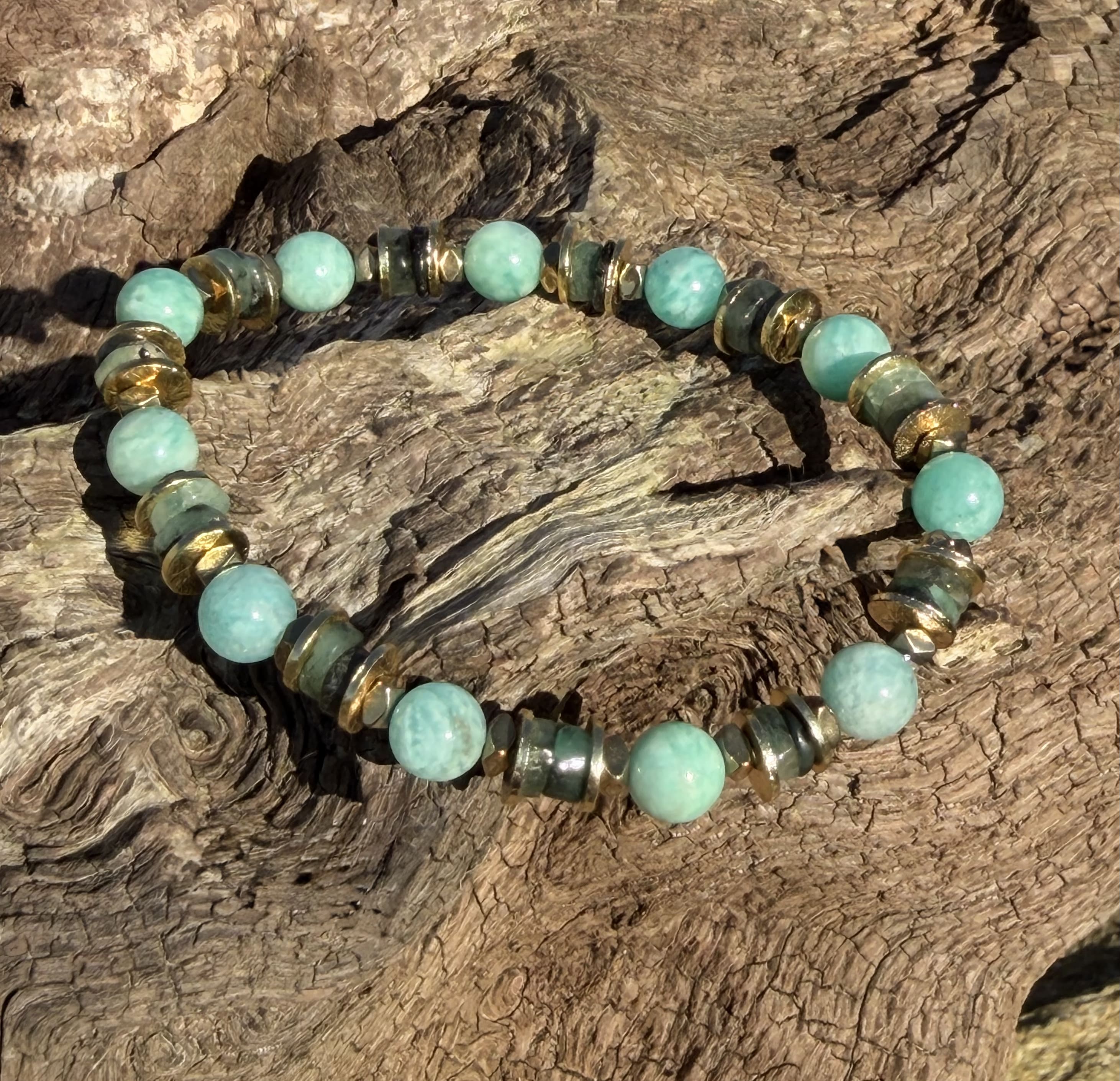 Bracelet amazonite émeraude hematite et laiton, chakra du coeur, expression juste 