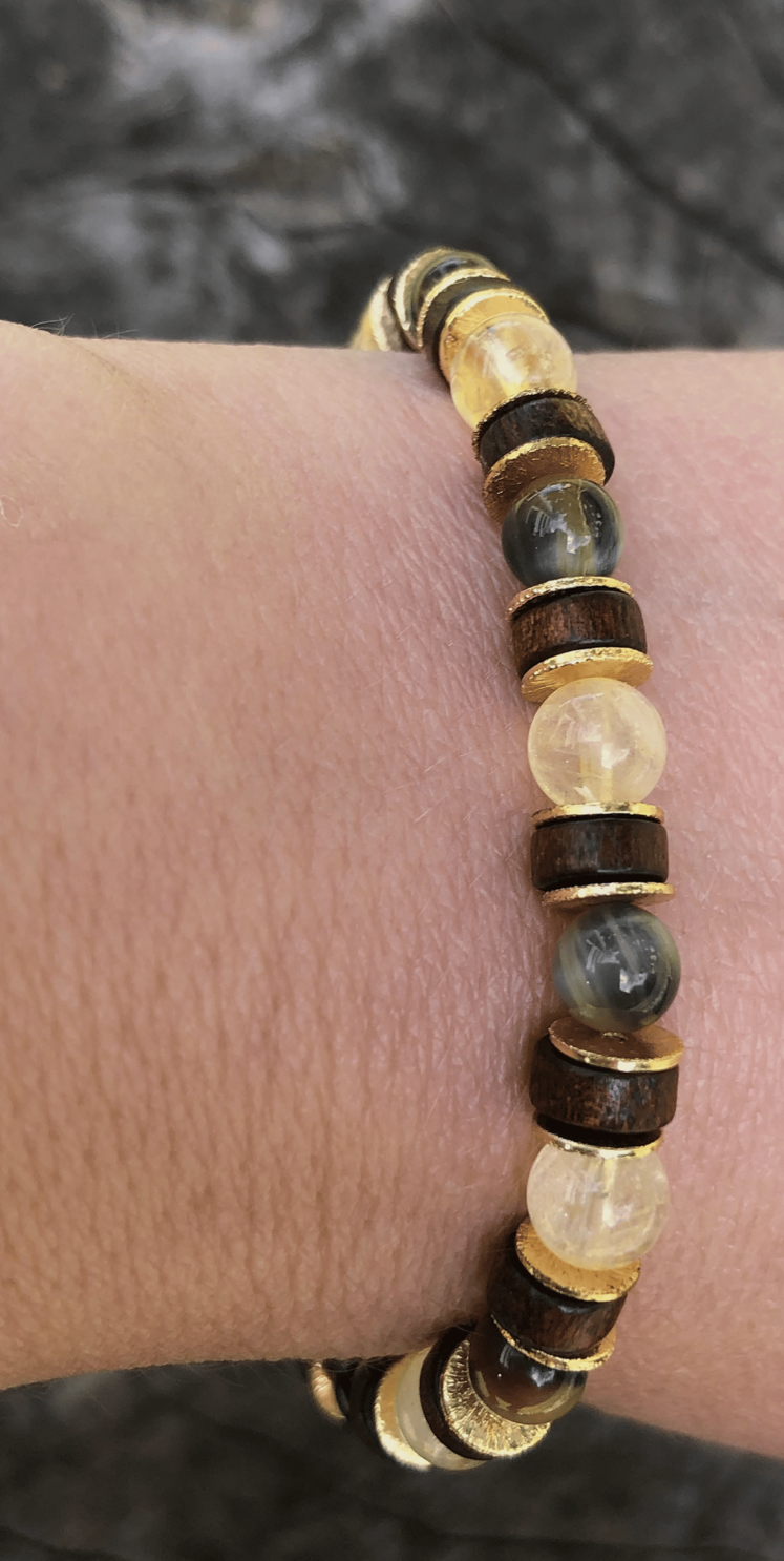 Bracelet CHIARA citrine œil de tigre porté au poignet femme bijou pierres naturelles
