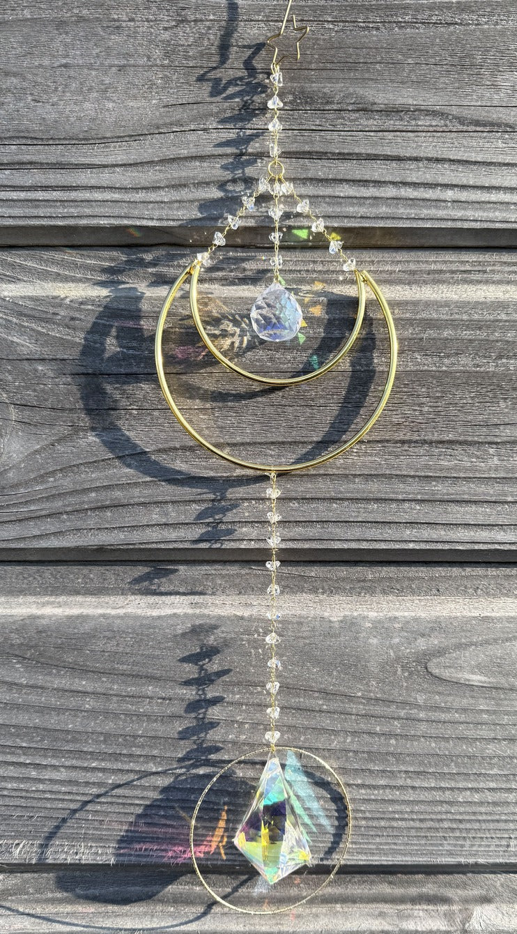 FARA Attrape-Soleil Cristal Lune Géométrie Sacrée 30cm - Vue rapprochée cristaux arc-en-ciel

