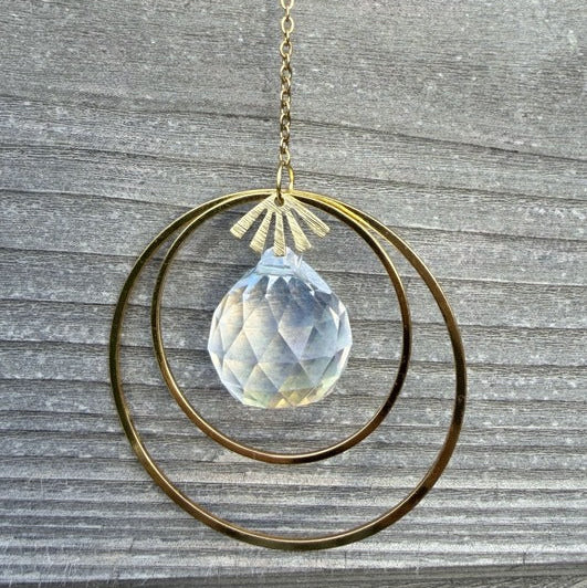 Attrape-Soleil IVAN 30cm Cristal Cercles Dorés - Décoration Fenêtre Harmonisation Énergétique Fait Main
