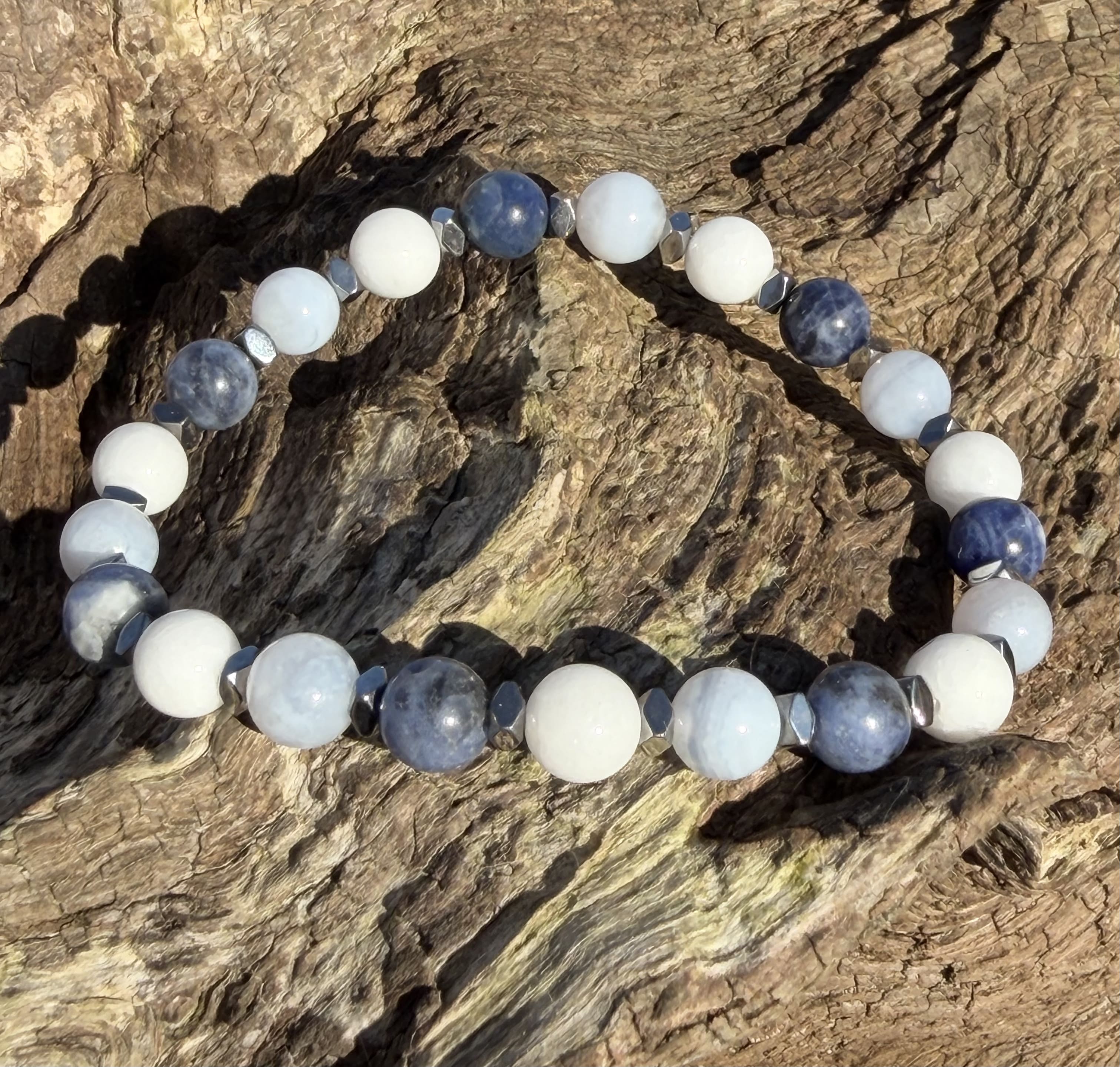 Bracelet femme sodalite et jade blanc, harmonie et sérénité. chakra laryngé 