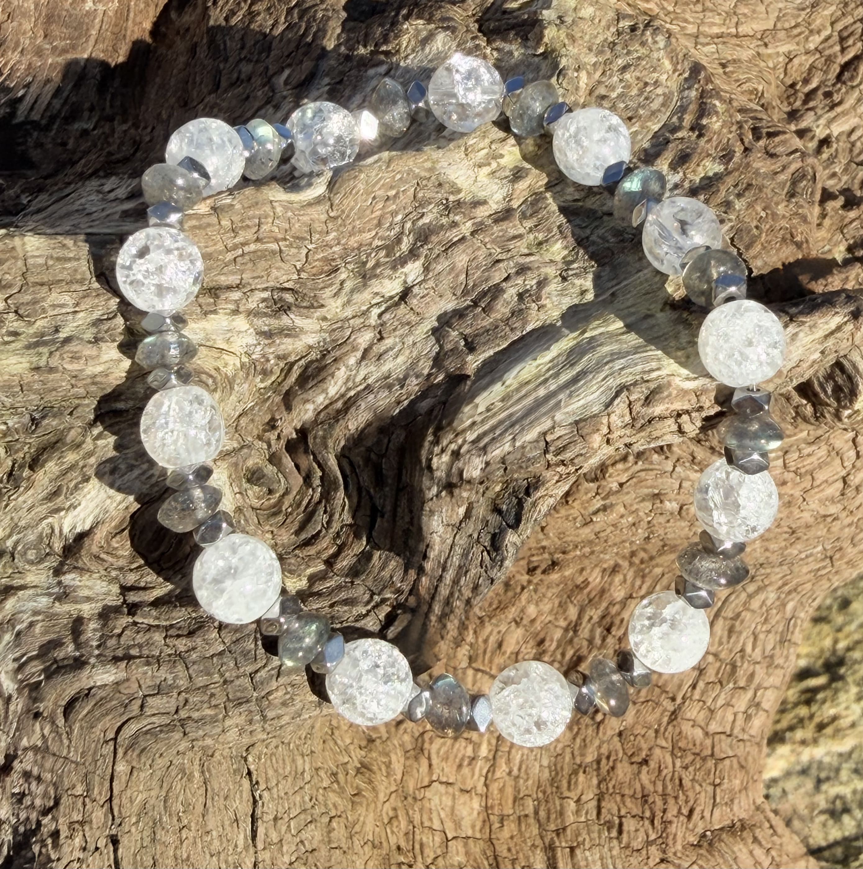 MARYLOU Bracelet Femme - Vue zoom labradorite grise cristal de roche craquelé hématite lithothérapie artisanal français
