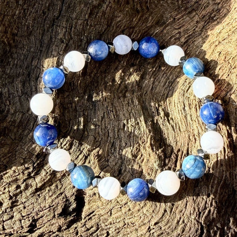 SOFIA Bracelet Femme - Détail cyanite bleue calcédoine hématite pierres semi-précieuses
