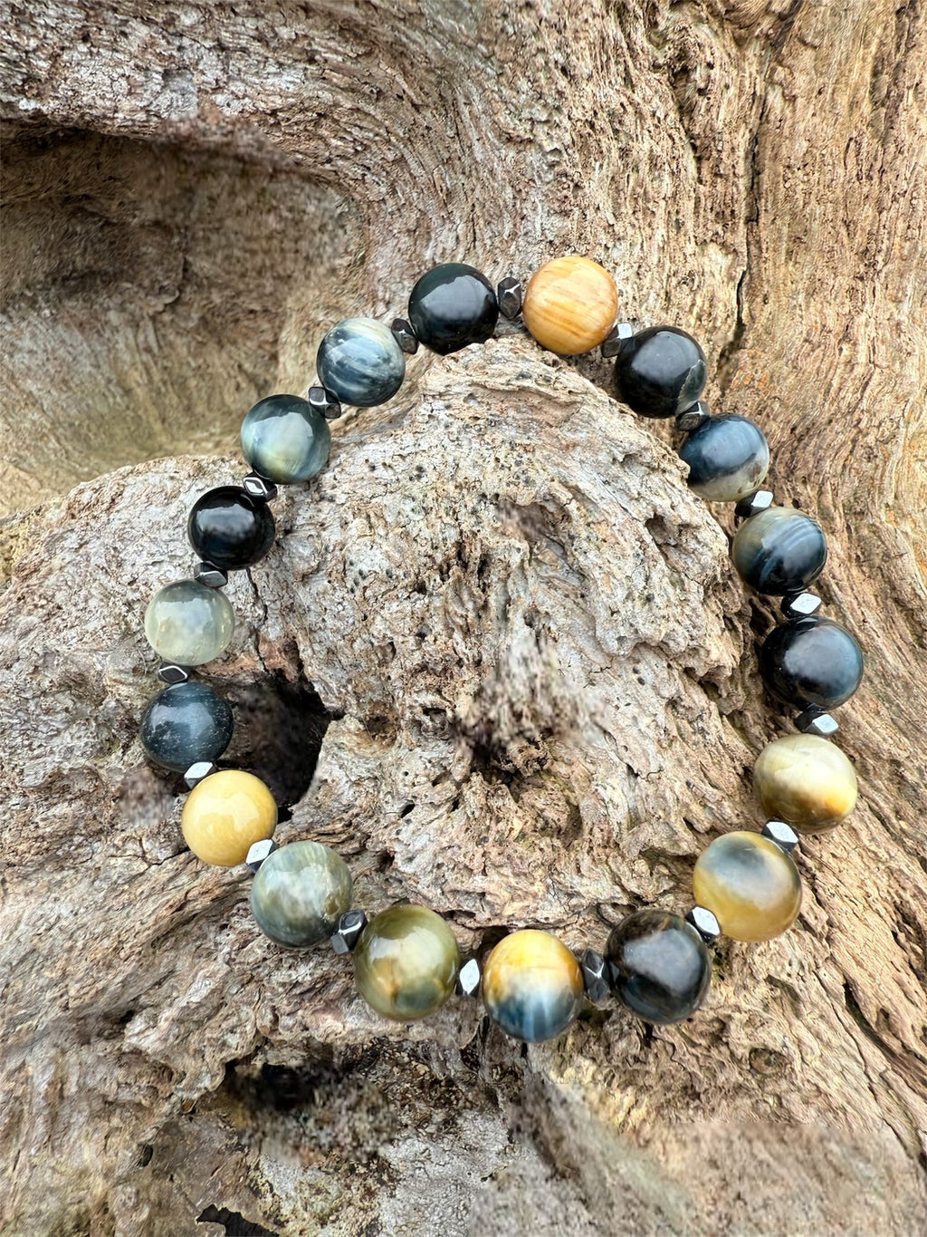 ISADORA Bracelet Femme - Détail œil de tigre bleu jaune œil de faucon hématite 8mm
