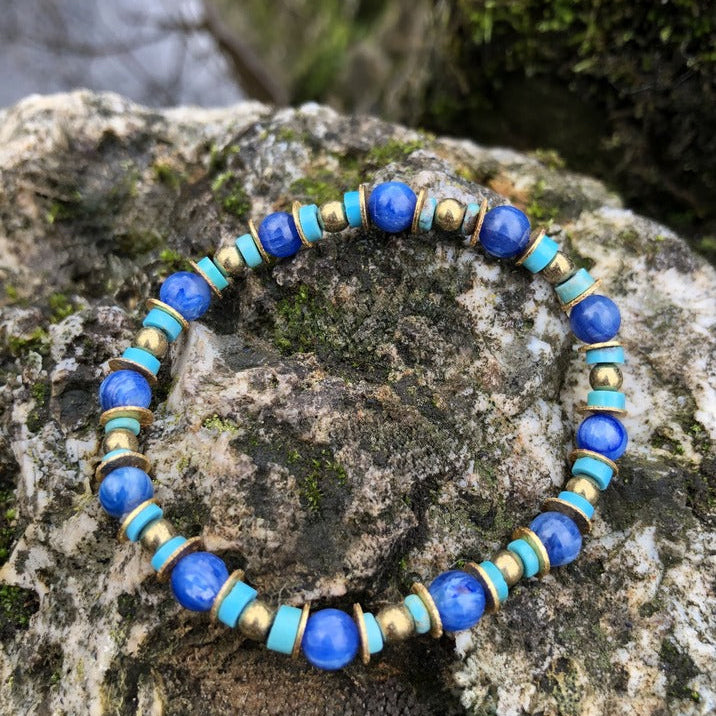 TESS Bracelet Femme - Vue dessus cyanite bleue turquoise laiton chakra gorge 3ème œil
