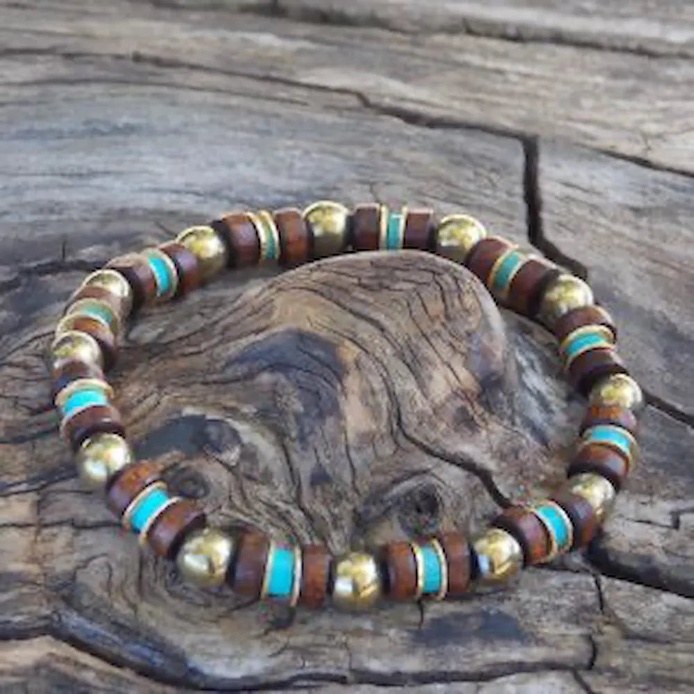 BOUN Bracelet mixte Turquoise Laiton Bois - Détail pierres naturelles vue éloignée 