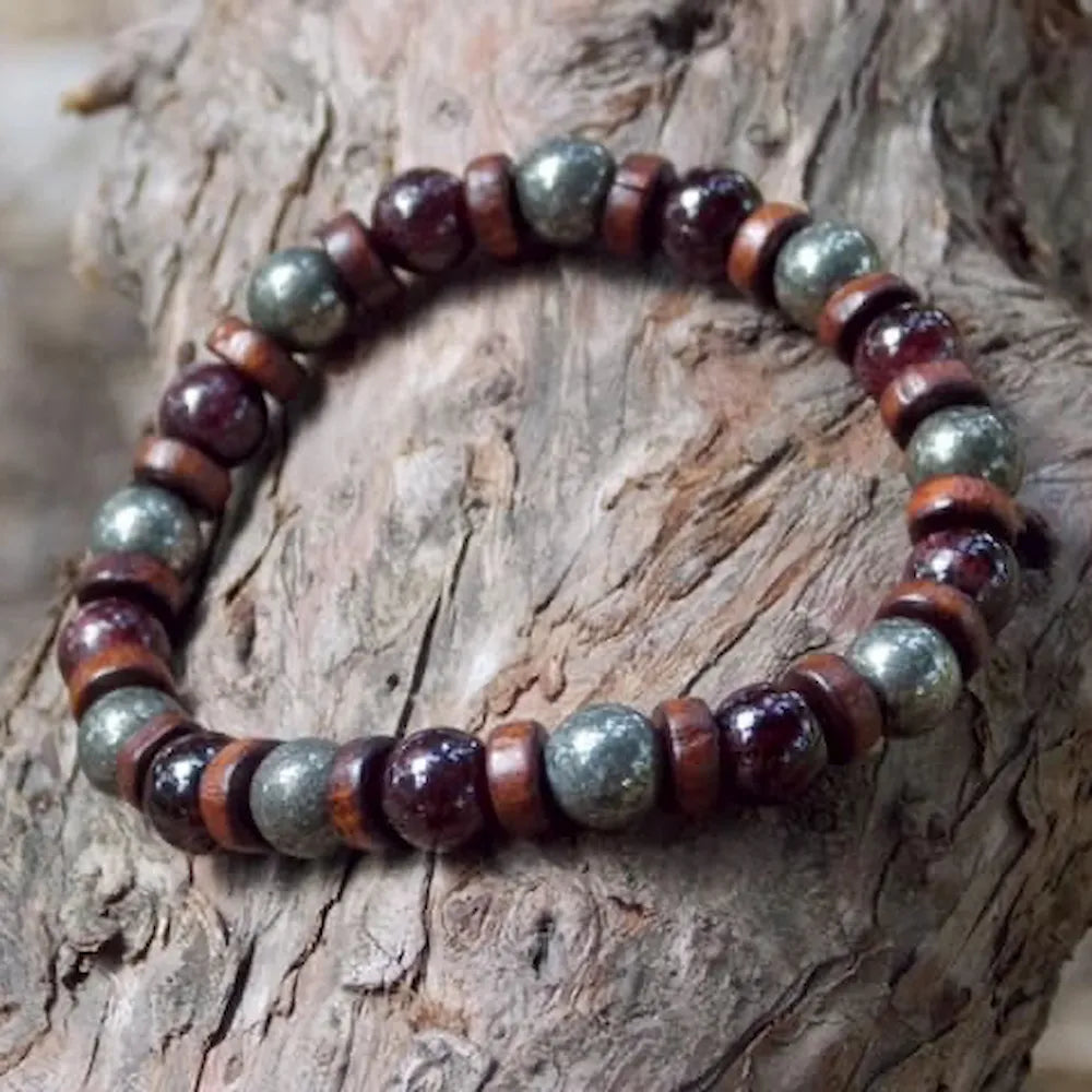 IDRIS Bracelet Homme Grenat Pyrite Bois 8mm - Vue complète pierres grenat pyrite et bois