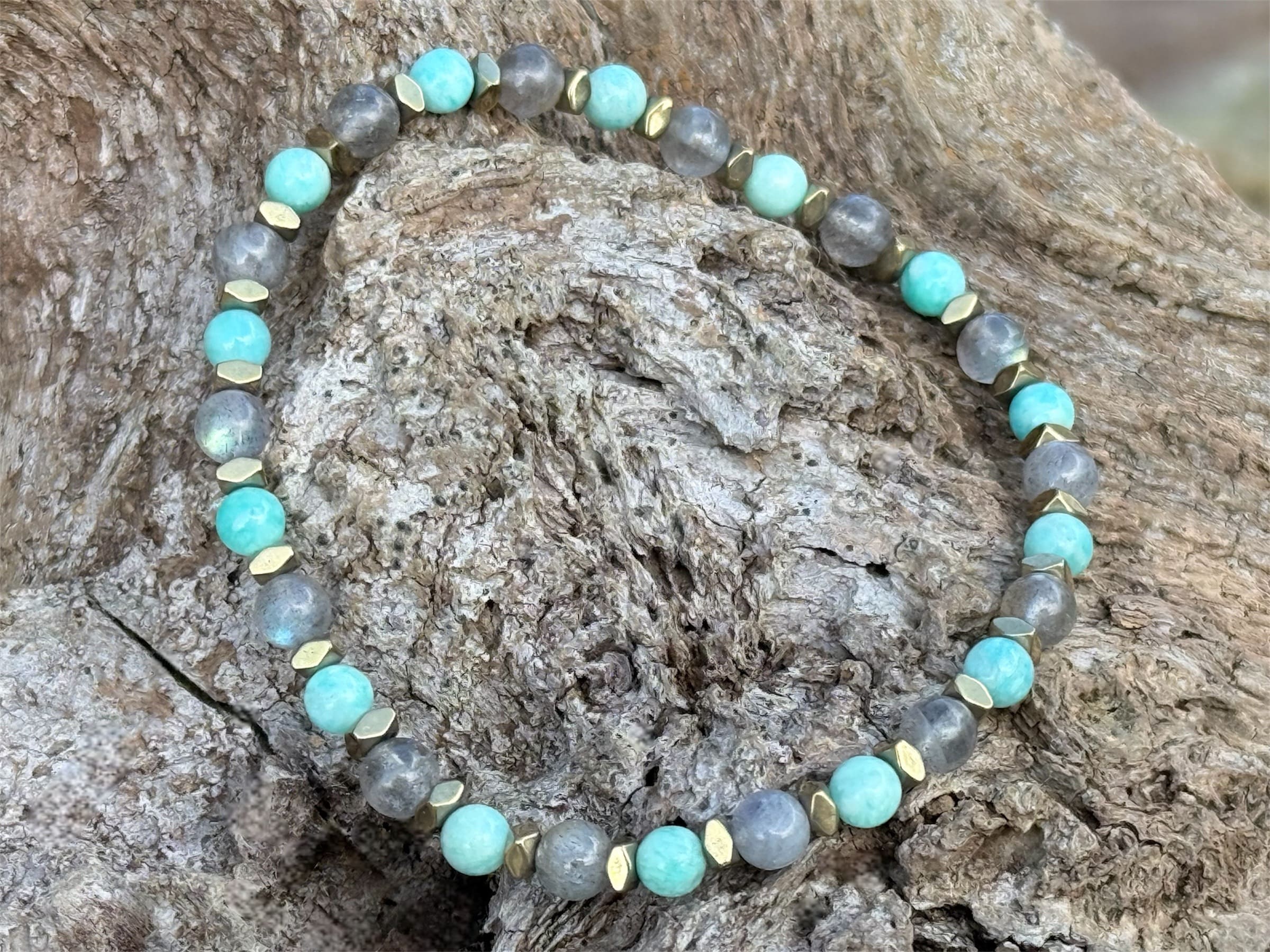 PAOLINE Bracelet Femme - Vue rapprochée pierres semi-précieuses chakra gorge cœur couronne
